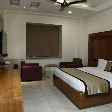 Hotel Pacific Roorkee Zewnętrze zdjęcie