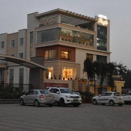 Hotel Pacific Roorkee Zewnętrze zdjęcie
