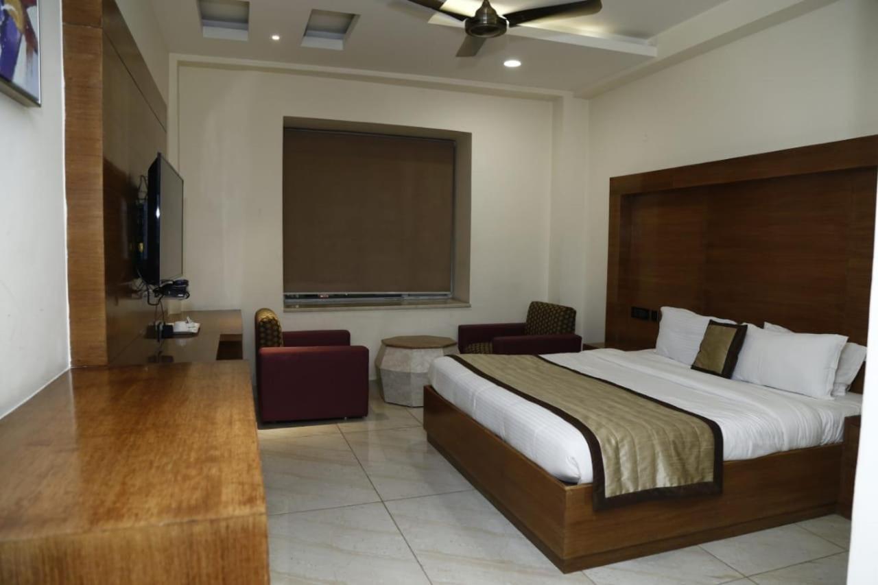 Hotel Pacific Roorkee Zewnętrze zdjęcie