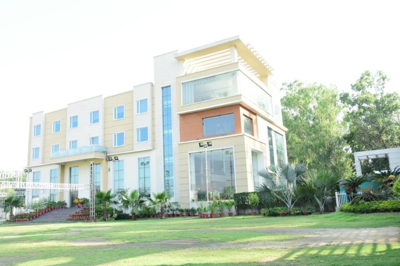 Hotel Pacific Roorkee Zewnętrze zdjęcie