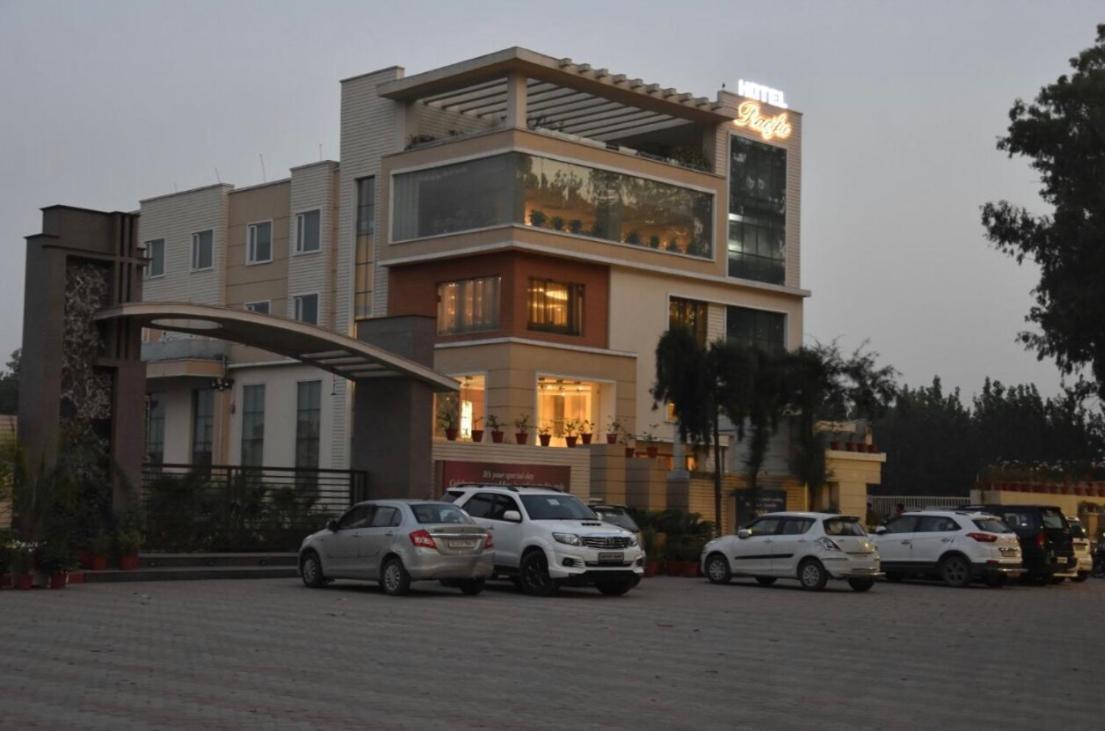 Hotel Pacific Roorkee Zewnętrze zdjęcie